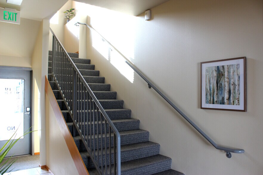 More Photos Of 1110 Golf Club Rd SE, Lacey Loft Creative Space For Lease
