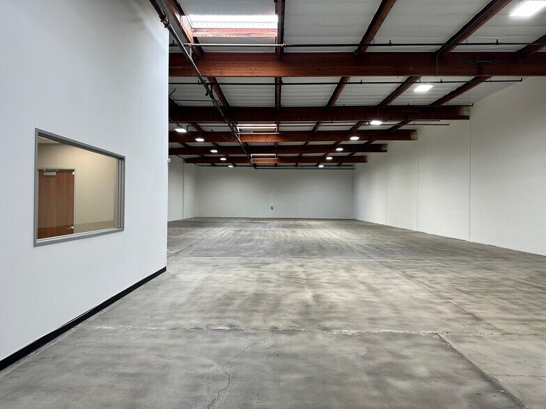 More Photos Of 301-445 N Figueroa St, Wilmington Warehouse For Lease