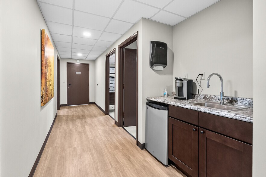More Photos Of 1516 Trimble Ave, Kalamazoo Office For Sale