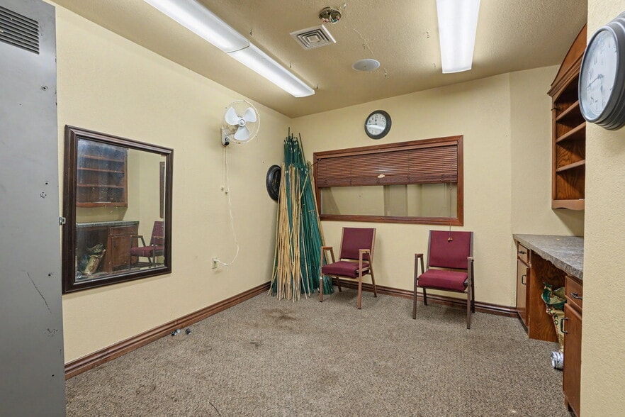 More Photos Of 1220 S Broadway, Hobart Office For Sale
