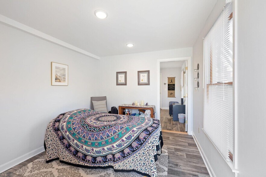 More Photos Of 29 Simpson Ln, Falmouth Office For Sale