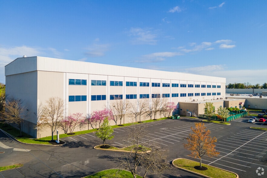 More Photos Of 330-339 S Warminster Rd, Hatboro Warehouse For Lease