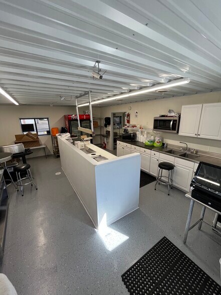 More Photos Of 1002 Cross st, Robinson Restaurant For Sale