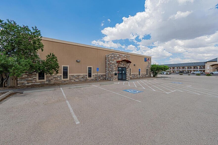 More Photos Of 650 S John Ben Shepperd Pky, Odessa Office For Sale