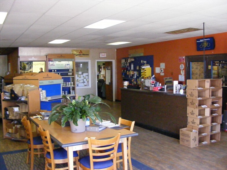 More Photos Of 2006 50th St, Lubbock Flex For Lease