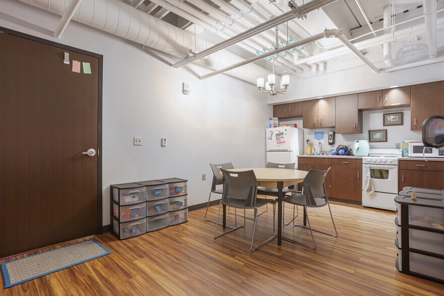 More Photos Of 203 S Washington Ave, Saginaw Medical For Lease