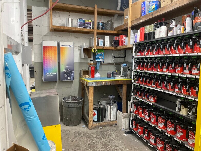 More Photos Of 840 Cayuga Creek Rd, Buffalo Auto Repair For Sale