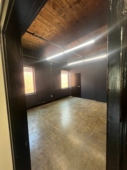 More Photos Of 2025 Thrift Rd, Charlotte Storefront Retail Office For Lease