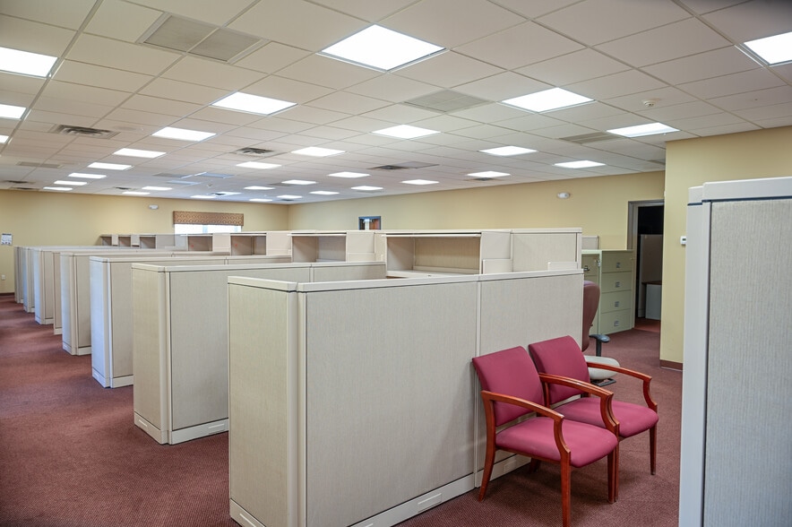 More Photos Of 105 River Ave, Lakewood Office For Lease