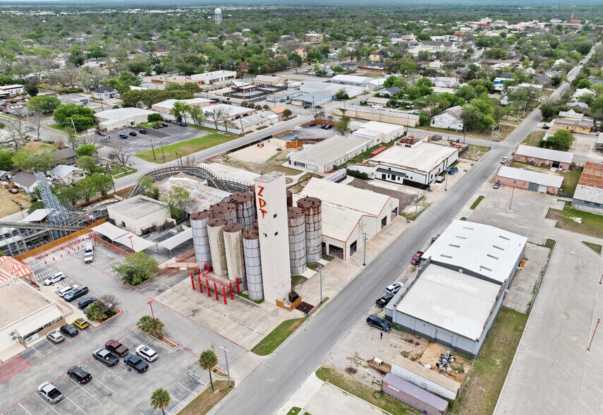 More Photos Of 1127 Bowie St, Seguin Industrial For Lease