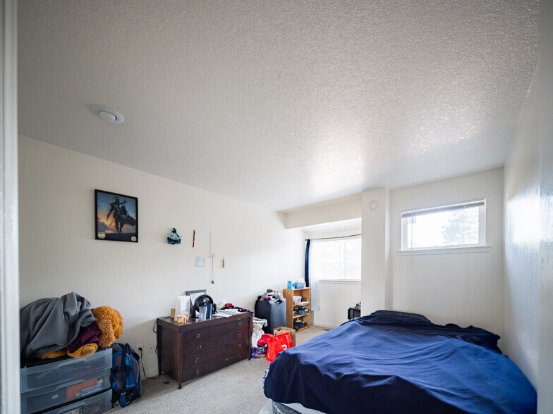 More Photos Of 550 SE 5th Ave, Canby Apartments For Sale