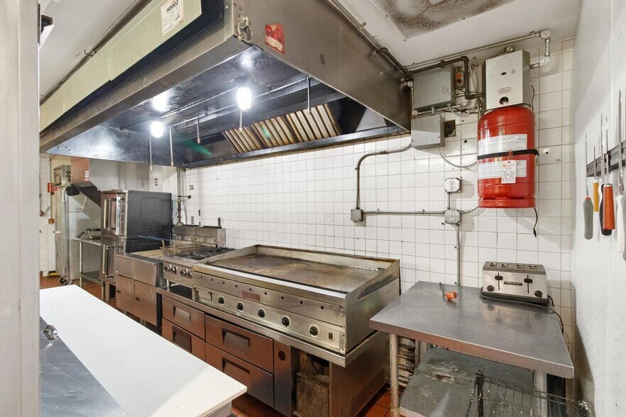 More Photos Of 1725 George Washington Memorial Hwy, Gloucester Point Restaurant For Sale