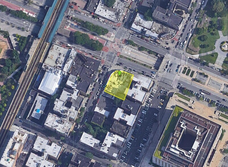 Primary Photo Of 76 E 161st St, Bronx Storefront For Lease