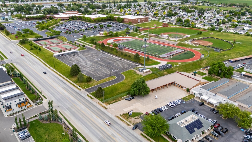 More Photos Of 2182 N Hill Field Rd, Layton Storefront Retail Office For Lease