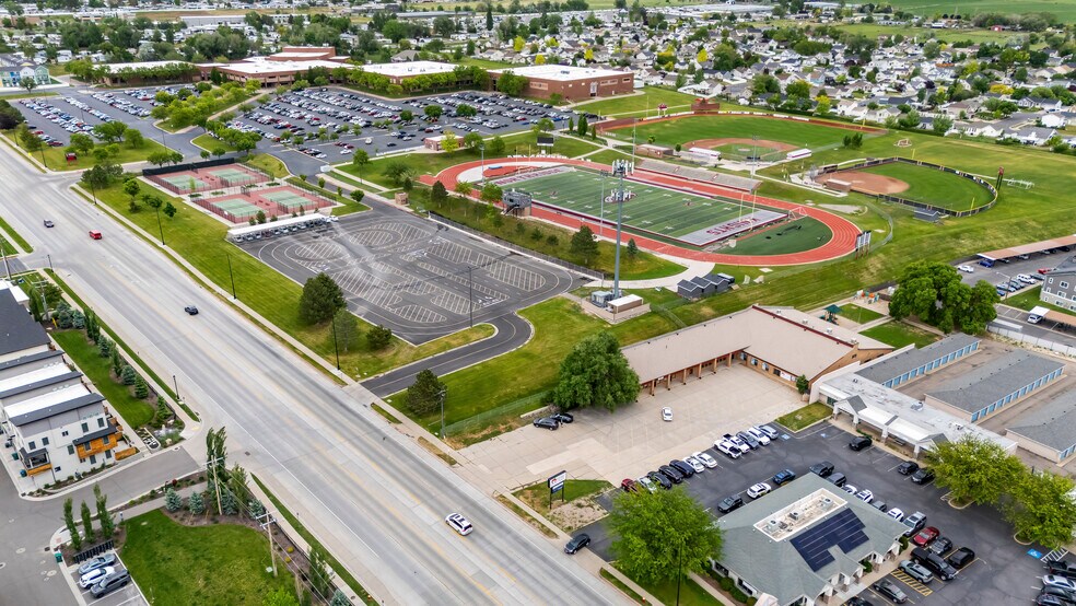 More Photos Of 2182 N Hill Field Rd, Layton Storefront Retail Office For Lease