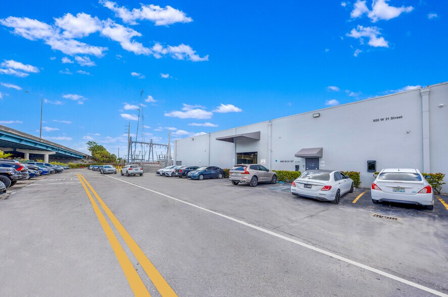 More Photos Of 601 W 20th St, Hialeah Warehouse For Sale