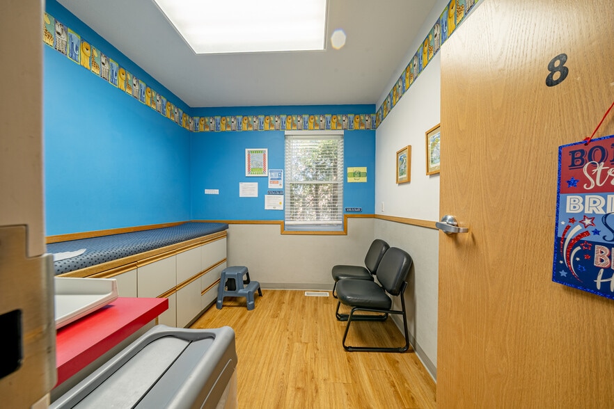 More Photos Of 353 Island Cottage Rd, Rochester Medical For Sale