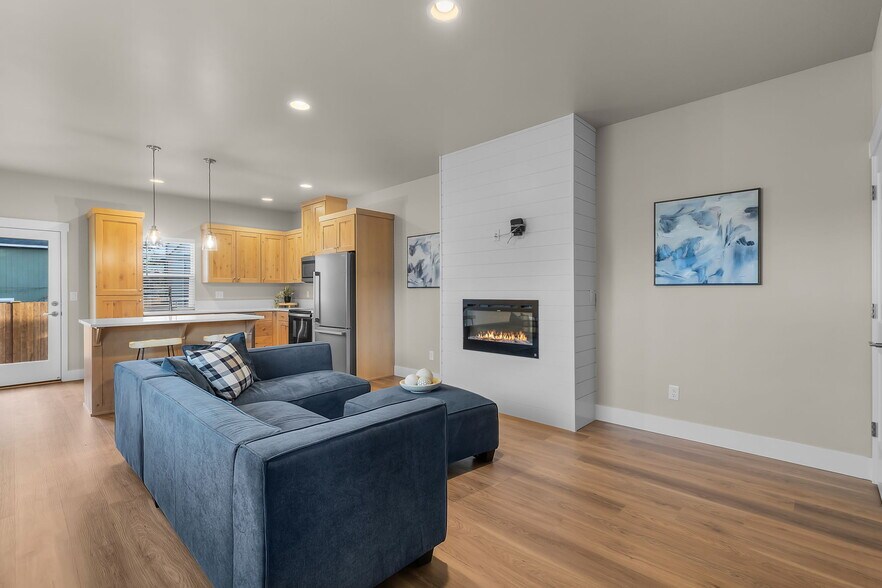More Photos Of 20255 Hardy Rd, Bend Apartments For Sale