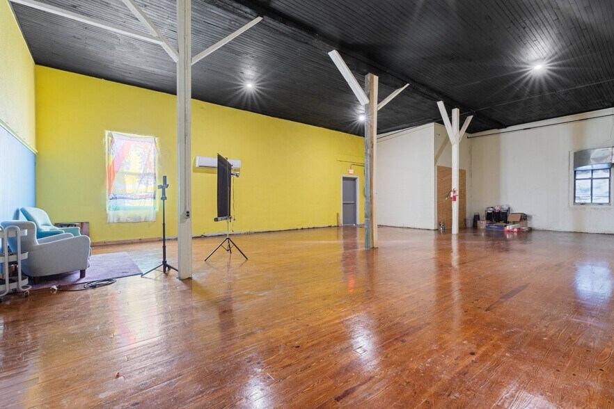 More Photos Of 114 N Church St, Waverly Loft Creative Space For Sale