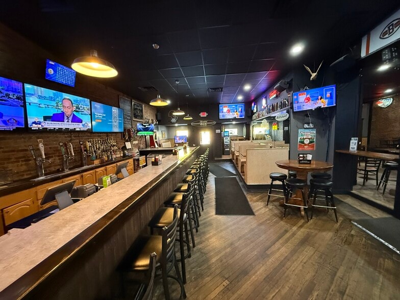 More Photos Of 127 S Broadway St, New Philadelphia Storefront Retail Office For Sale