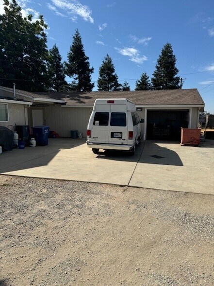 More Photos Of 6890 S Watt Ave, Sacramento Contractor Storage Yard For Sale