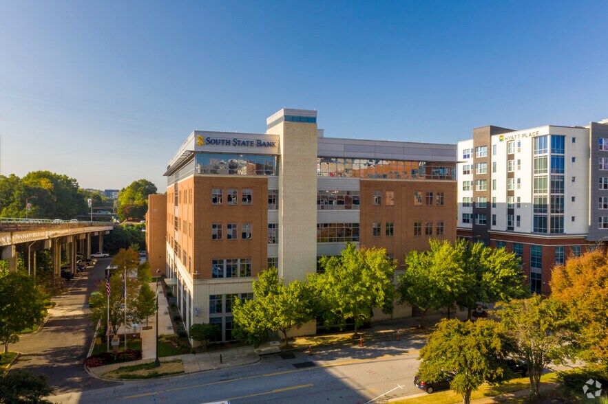 More Photos Of 200 E Broad St, Greenville Office For Lease