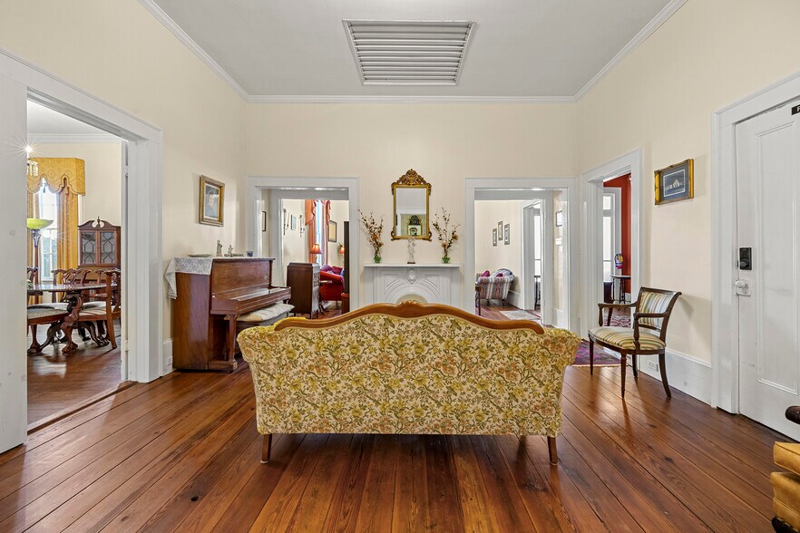 More Photos Of 132 E College St, Griffin Hospitality For Sale