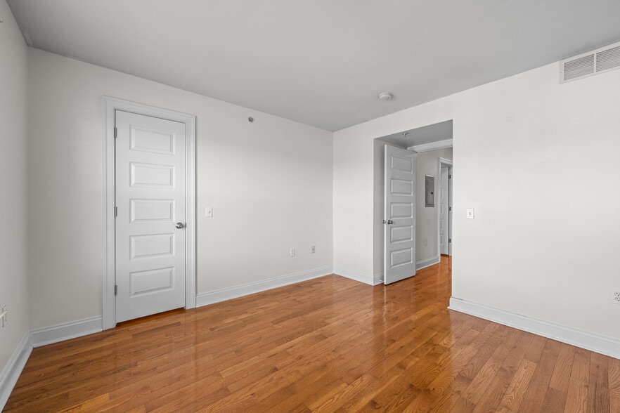 More Photos Of 711 Windsor St, Wilmington Apartments For Sale