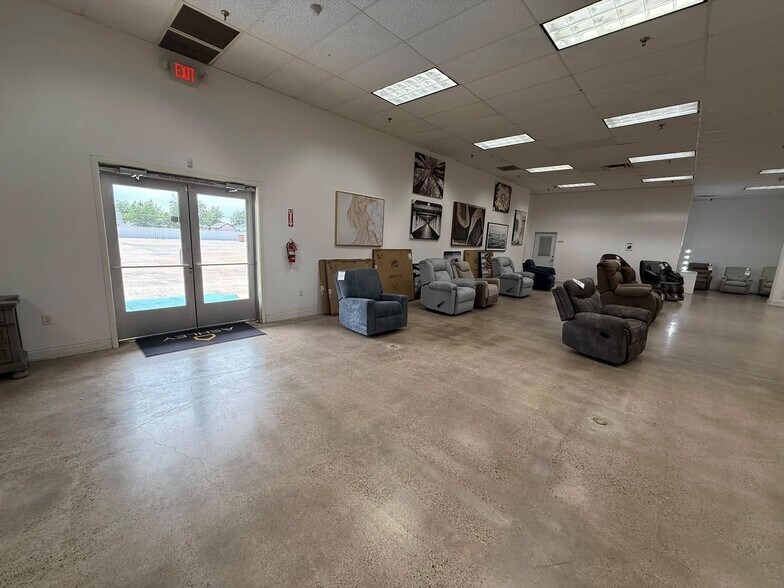 More Photos Of 1000 S Main St, Roswell Freestanding For Sale