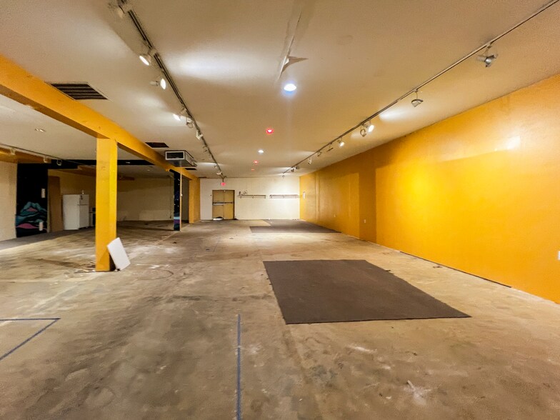 More Photos Of 1300 S Main St, Las Vegas Freestanding For Lease