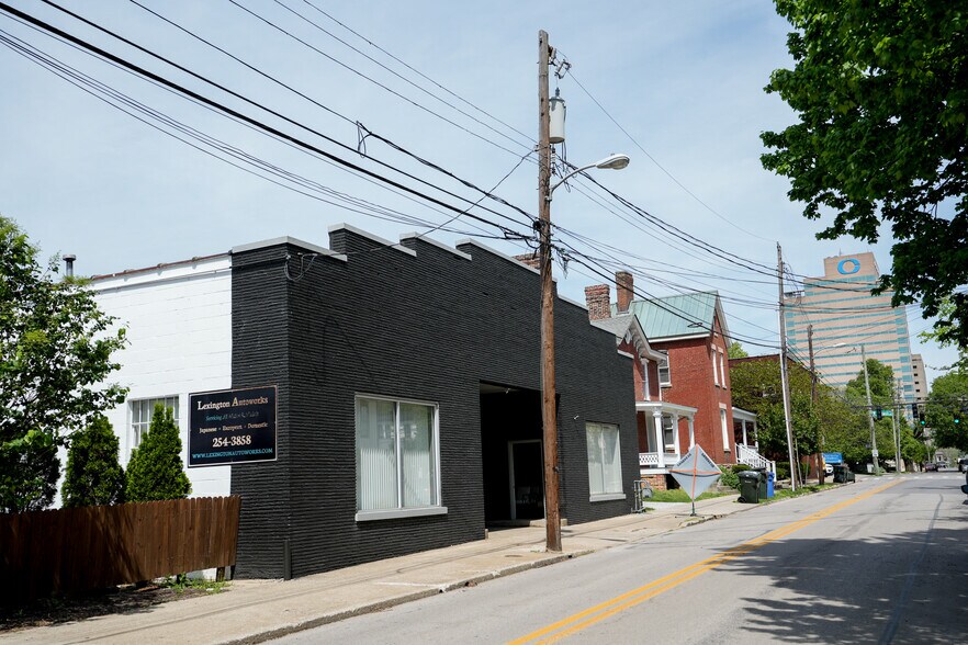 More Photos Of 417 S Mill St, Lexington Auto Repair For Sale