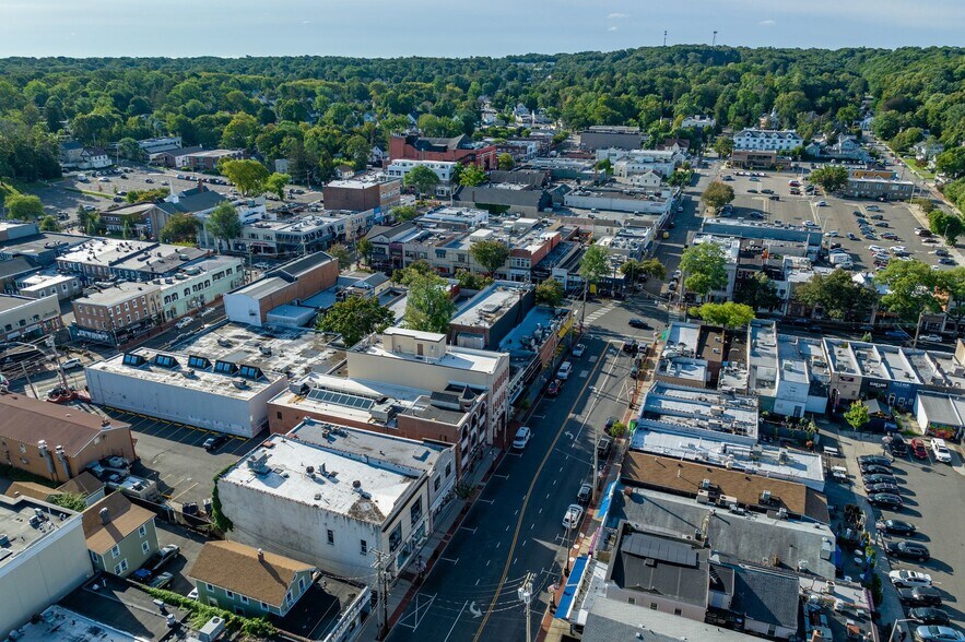 More Photos Of 8 Wall St, Huntington Restaurant For Sale