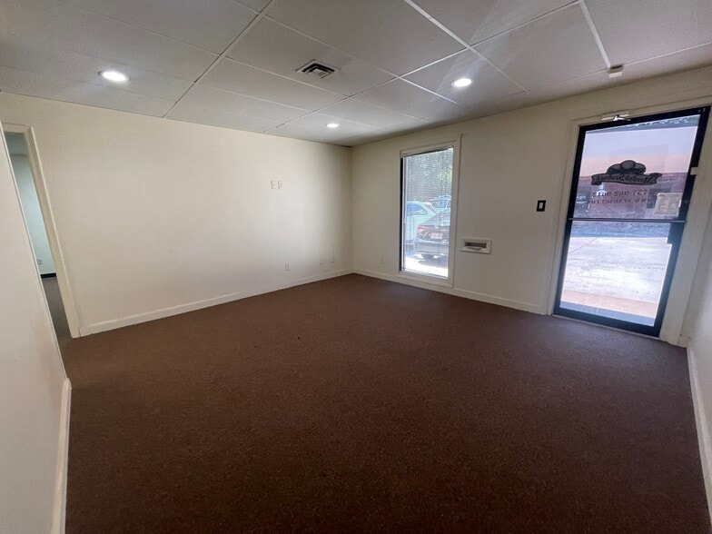 More Photos Of 200-210 Expressway Ct, Virginia Beach Unknown For Lease