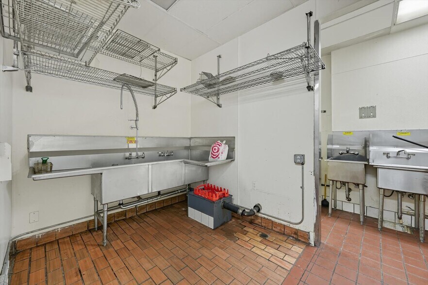 More Photos Of 901-909 S Pacific Coast Hwy, Redondo Beach Storefront For Sale