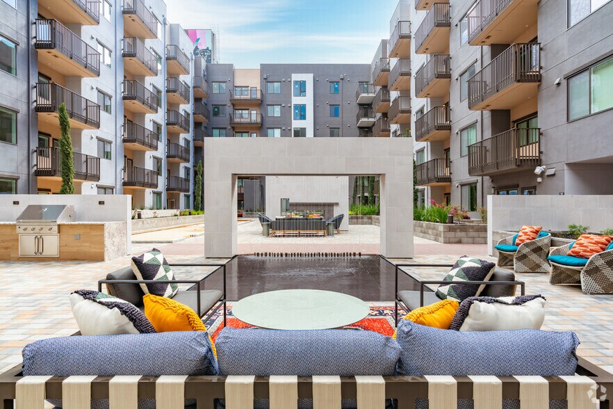 More Photos Of 1100 Webster St, Oakland Apartments For Lease