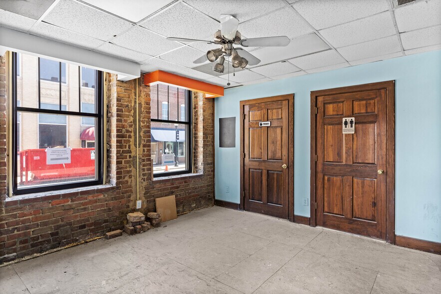 More Photos Of 101 S Raiford St, Selma Storefront Retail Office For Lease