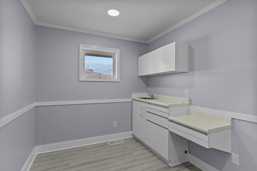 More Photos Of 208 Penny Ln, Morehead City Medical For Sale