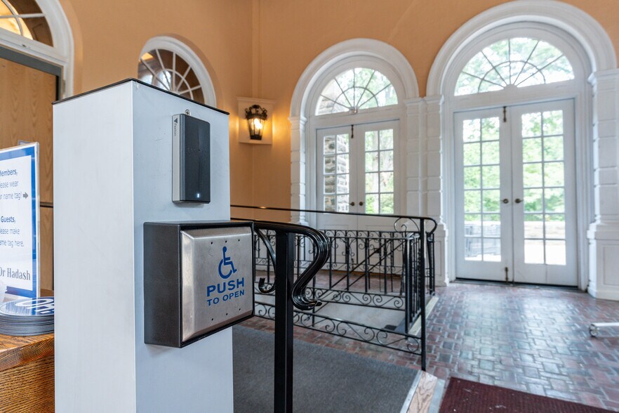 More Photos Of 190 Camp Hill Rd, Fort Washington Religious Facility For Lease