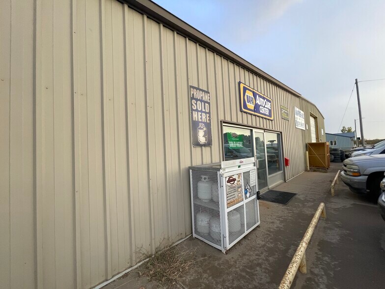 More Photos Of 200 Main St, Maple Hill Auto Repair For Sale