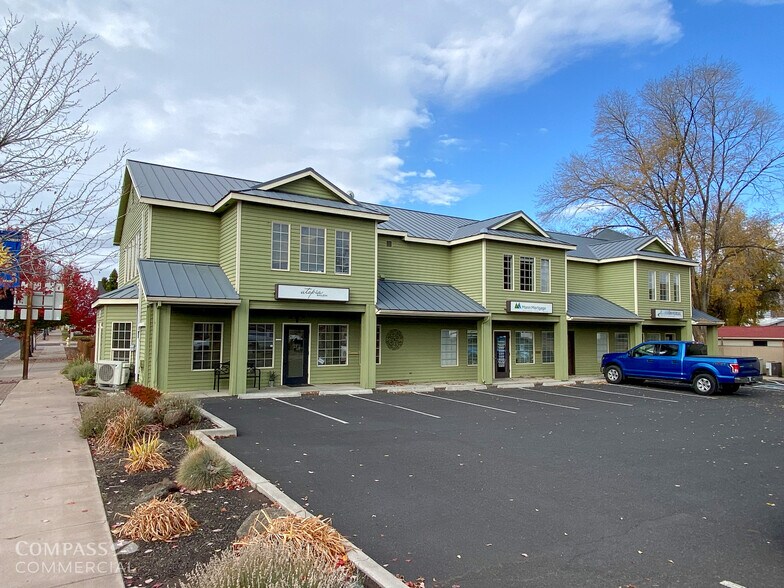 More Photos Of 755 SW 7th St, Redmond Office For Lease