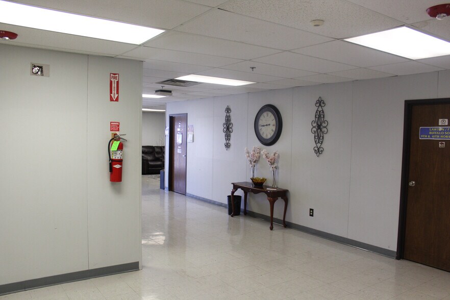 More Photos Of 2 SE Lee Blvd, Lawton Office For Lease