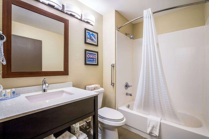 More Photos Of 730 E Xenia Dr, Fairborn Hotel For Sale