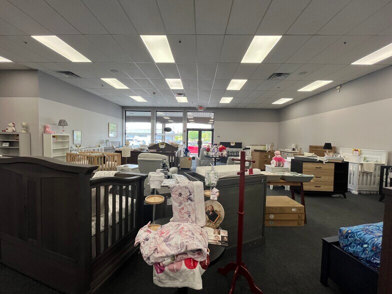 More Photos Of 1350 Greenwich Ave, Warwick Unknown For Lease