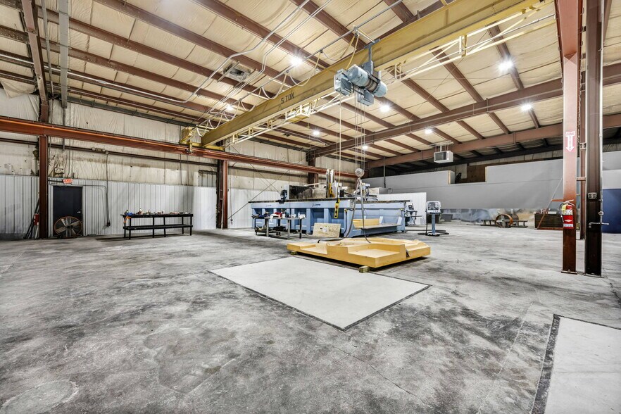 More Photos Of 3027 Nationwide Pky, Brunswick Warehouse For Lease