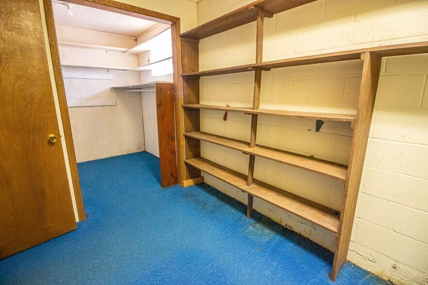 More Photos Of 402 Legendary Ln, Gun Barrel City Office For Sale