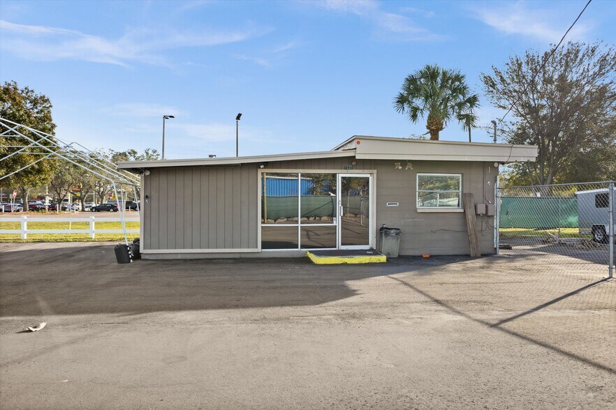 More Photos Of 10310 66th St N, Pinellas Park Auto Dealership For Sale