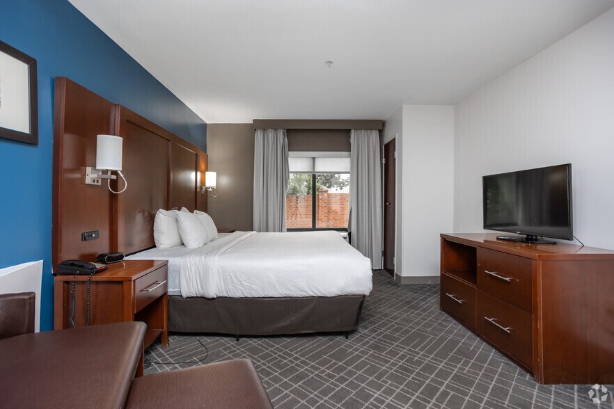 More Photos Of 5087 Clark Howell Hwy, Atlanta Hotel For Sale