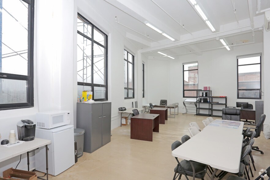 More Photos Of 4825 Metropolitan Ave, Ridgewood Loft Creative Space For Lease