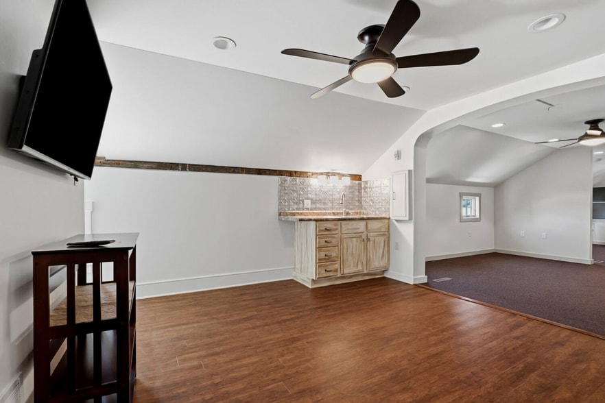 More Photos Of 517 Monroe St, Sheboygan Falls Office For Sale