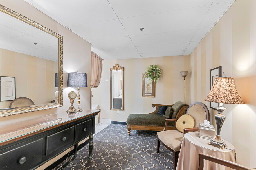 More Photos Of 138 E Market St, New Albany Lodge Meeting Hall For Sale